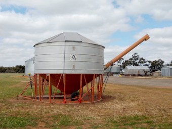 Ahrens 31 tonne PTO Field Bin