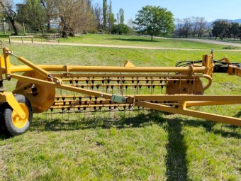 2013  Vermeer R2300 Twinrake