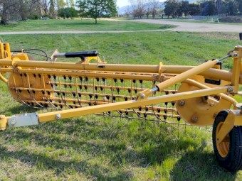 2013  Vermeer R2300 Twinrake