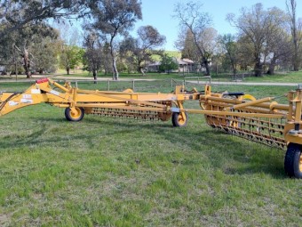 2013  Vermeer R2300 Twinrake