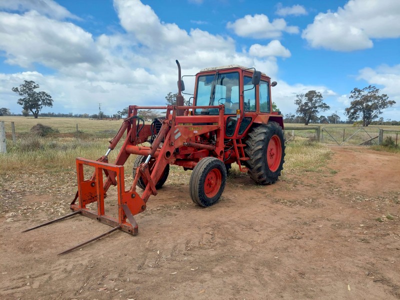 Belarus 1100 Loader Tractor