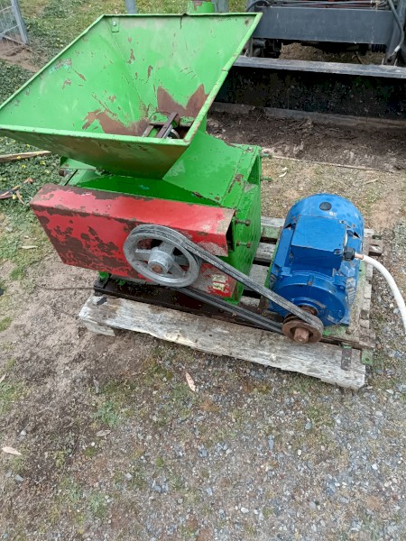 Thomas 12" roller mill grain crusher