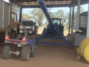 Brandt 1060 Swing Away Auger