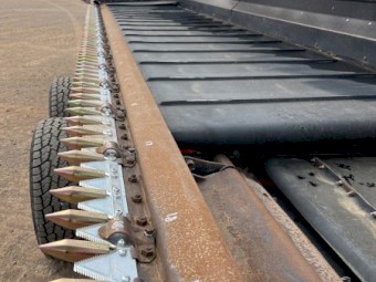 2010 Case 2152 40 foot Draper Front