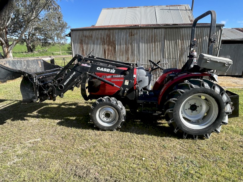 Case IH Maxxfarm 35 Tractor with Loader