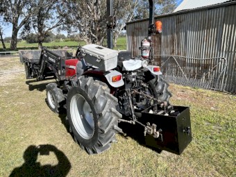 Case IH Maxxfarm 35 Tractor with Loader