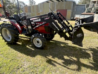 Case IH Maxxfarm 35 Tractor with Loader