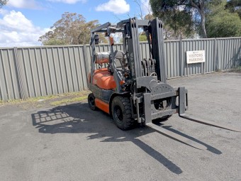 Toyota 2.5 Tonne Duel Fuel Forklift