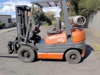 Toyota 2.5 Tonne Duel Fuel Forklift