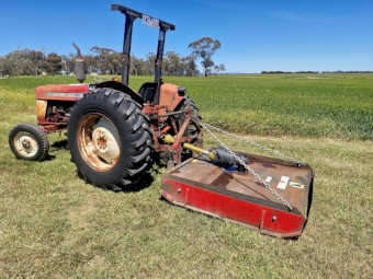 International 444 tractor with Kanga Slasher