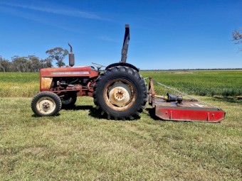 International 444 tractor with Kanga Slasher