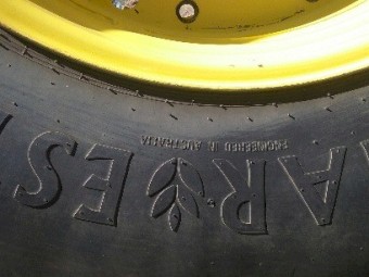 710/70R38 tyres on 12 bolt John deere rims