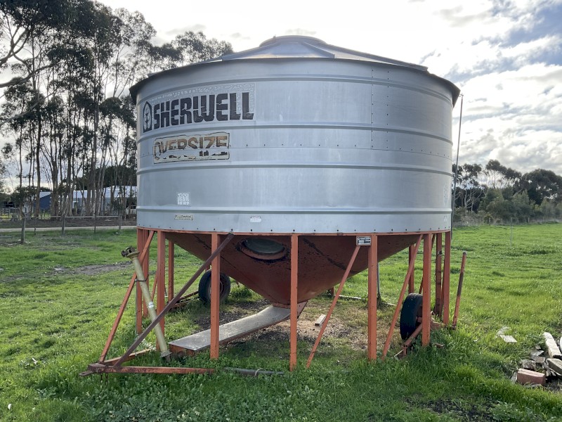 Sherwell 36m  pto auger field bin