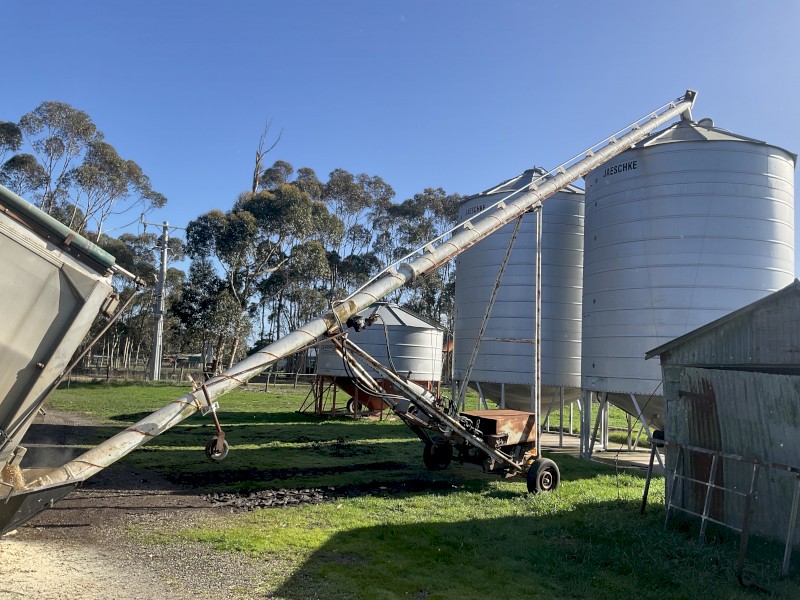 50’ x 10” Auger, 202 Holden engine hydraulic drive