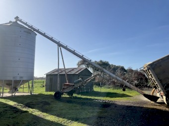 50’ x 10” Auger, 202 Holden engine hydraulic drive