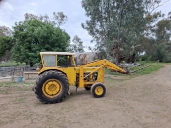 1971 Chamberlain C670 with Chamberlain 500 Front End loader