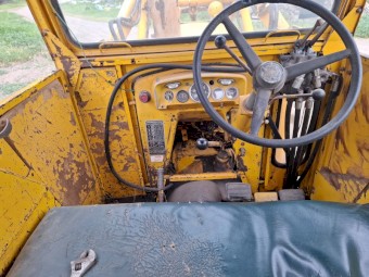 1971 Chamberlain C670 with Chamberlain 500 Front End loader