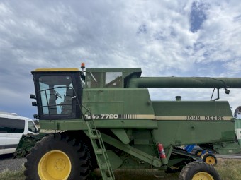 John Deere 7720 Combine Harvester with 24ft Header & Trailer
