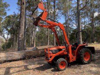 Kubota L4310 tractor