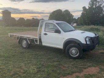2011 Isuzu Single Cab Ute with 10m TTI Pasture Boom
