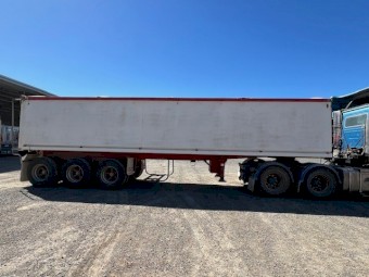 2005 John Parson Tri-Axle Chassis Tipper