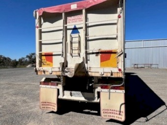 2005 John Parson Tri-Axle Chassis Tipper