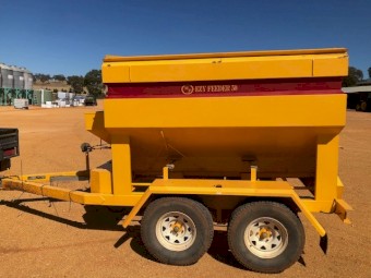 Trailed Sheep Grain Feeder 