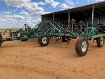 Smale Multivator Air Seeder Bar