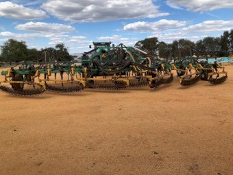 Smale Multivator Air Seeder Bar