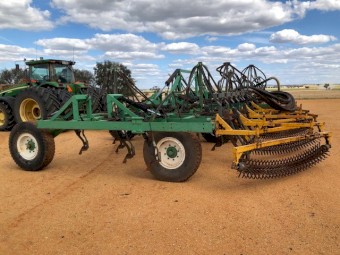 Smale Multivator Air Seeder Bar