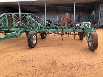 Smale Multivator Air Seeder Bar