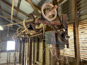 Moffat Virtue Overhead 3 stand Shearing Setup