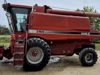 1996 Case 2166 Combine Harvester 