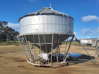 NELSON FERTILISER  FIELD  BIN