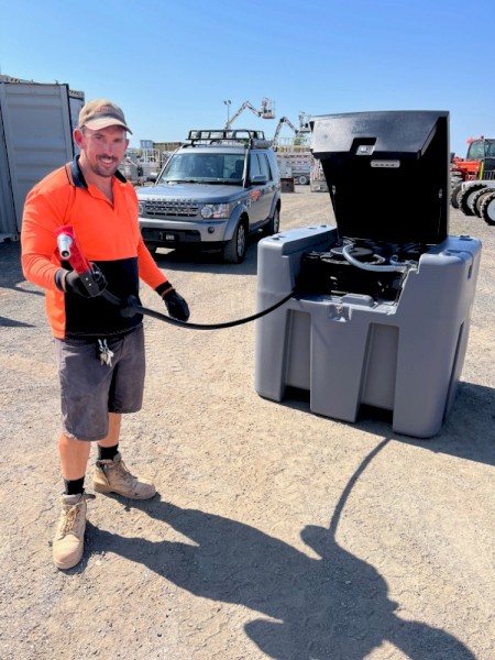 980 litre Combo poly diesel fuel transfer tank, 12v dc 15 amp, 56 LPM, Lockable lid, forklift pockets, retractable hose, auto shutoff.