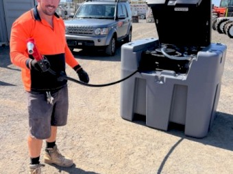 980 litre Combo poly diesel fuel transfer tank, 12v dc 15 amp, 56 LPM, Lockable lid, forklift pockets, retractable hose, auto shutoff.