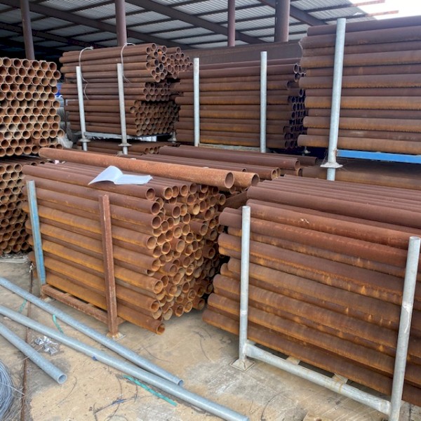 88.9mm OD posts x 4mm wall thickness at 1600mm long Medium Wall Black Pipe