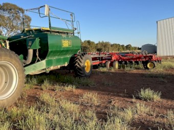 3710 Bourgault Disc Seeder Bar with a Simplicity 9000Ltr Cart