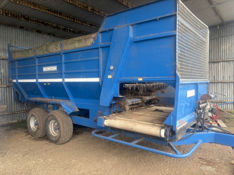 McIntosh Titan 800 feedout wagon 