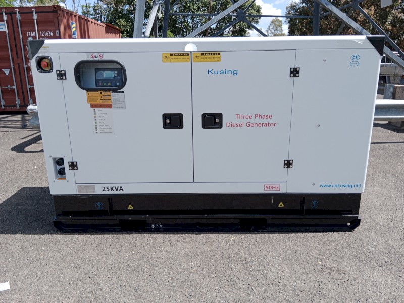 25kVA Isuzu Powered Silenced Diesel Generator 415V / 240V