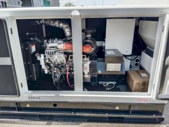 25kVA Isuzu Powered Silenced Diesel Generator 415V / 240V