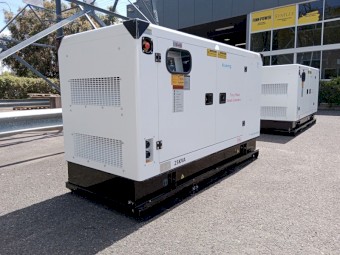 25kVA Isuzu Powered Silenced Diesel Generator 415V / 240V