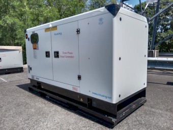 25kVA Isuzu Powered Silenced Diesel Generator 415V / 240V