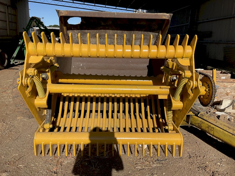 2010 Degelman 7200 Rock Picker