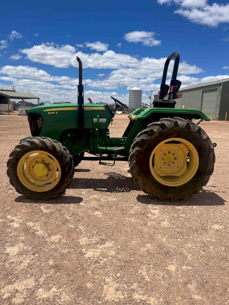 2011 John Deere 5045E Tractor
