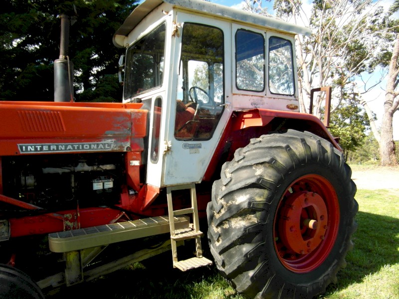 International 866 Tractor