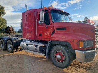 2007 Mack And Stepdeck trailer 