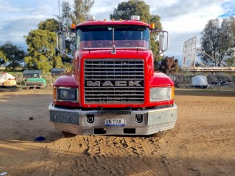 2007 Mack And Stepdeck trailer 