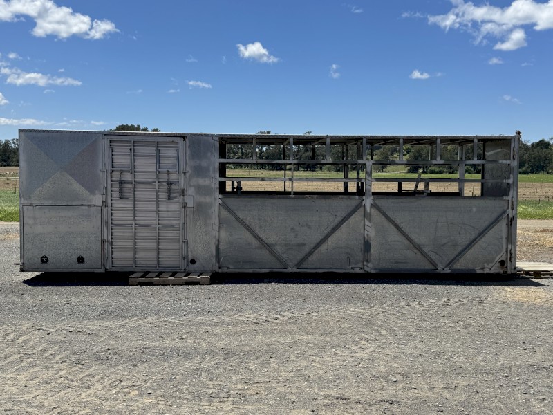 Horse and Cattle Livestock Crate