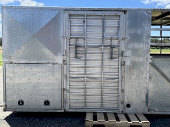 Horse and Cattle Livestock Crate